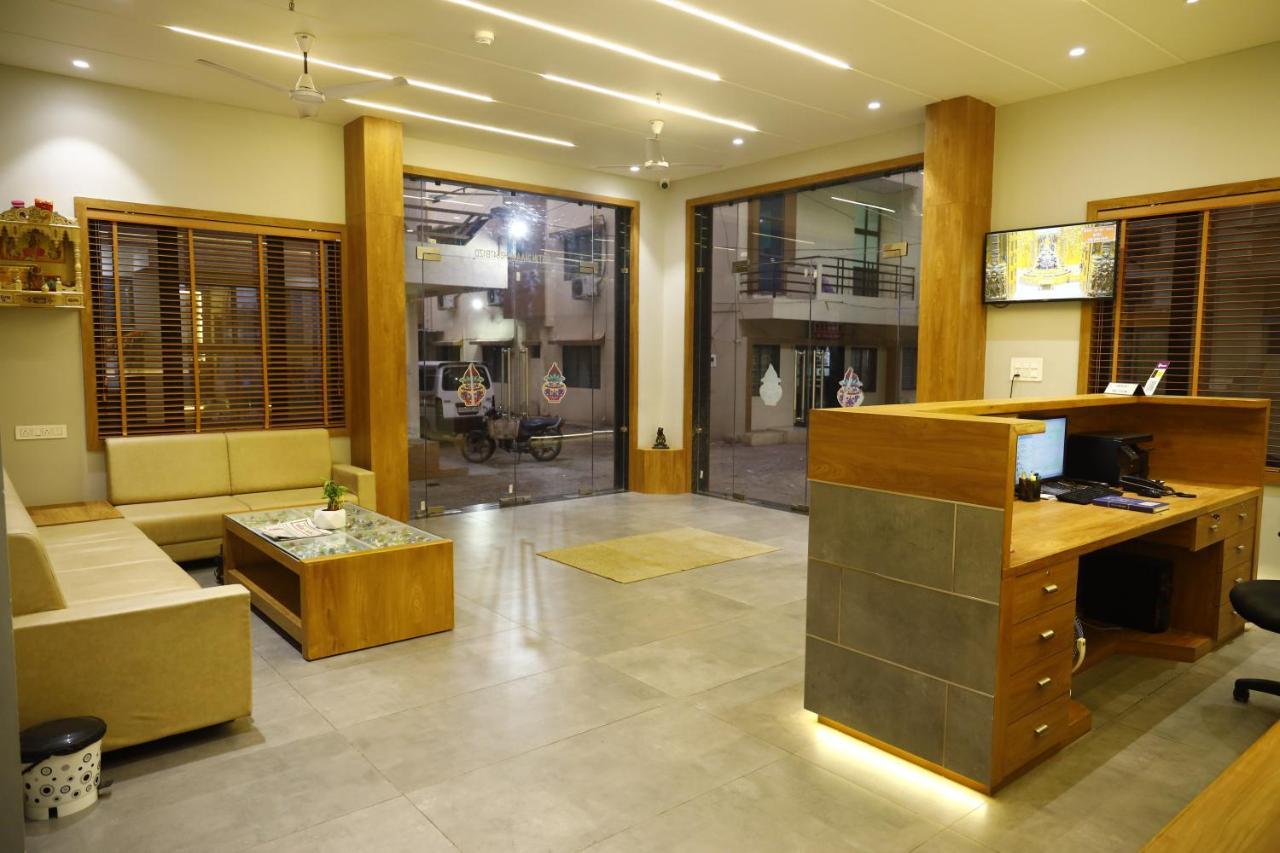 Hotel Om Somnāth Екстериор снимка