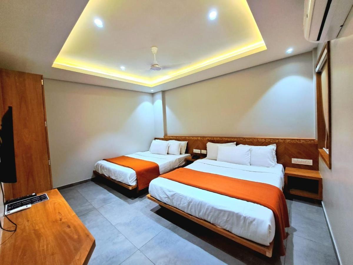 Hotel Om Somnāth Екстериор снимка
