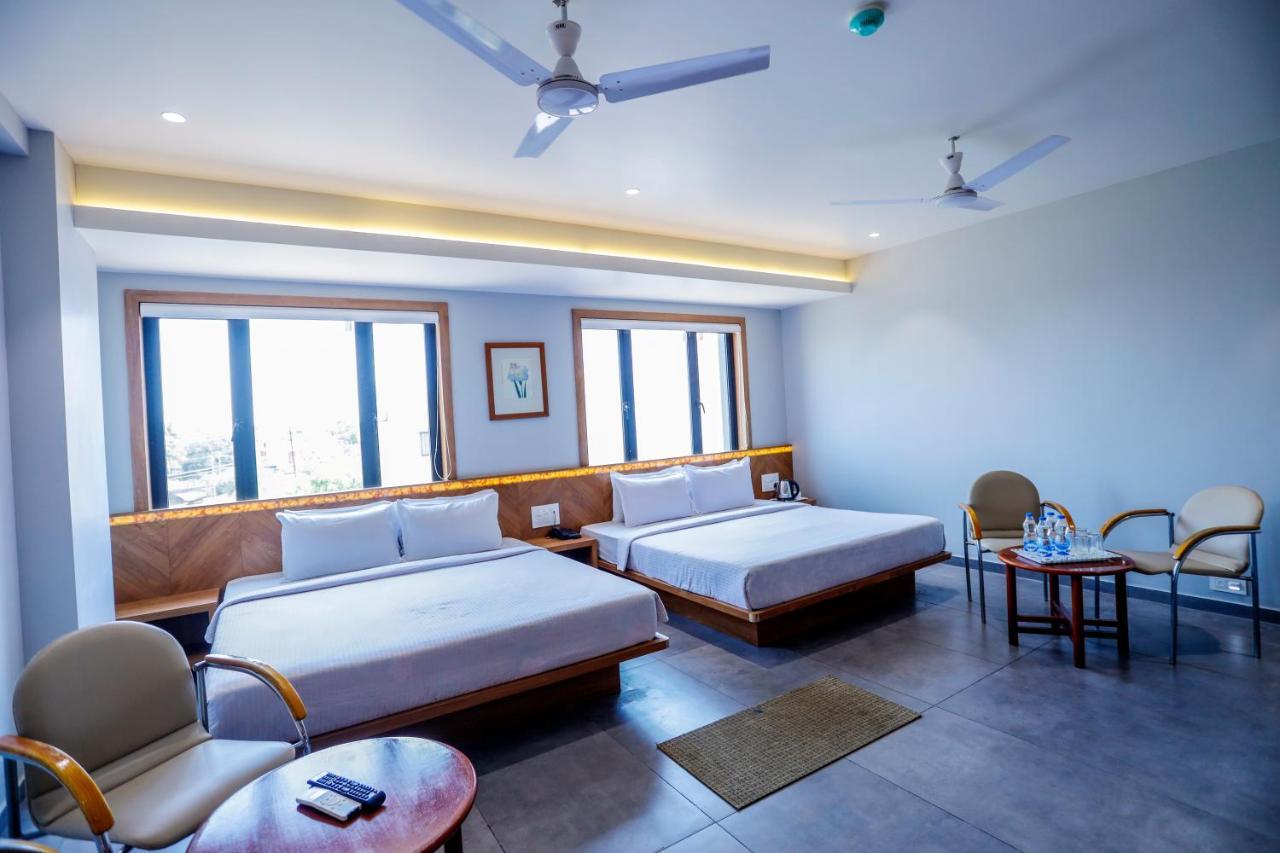 Hotel Om Somnāth Екстериор снимка
