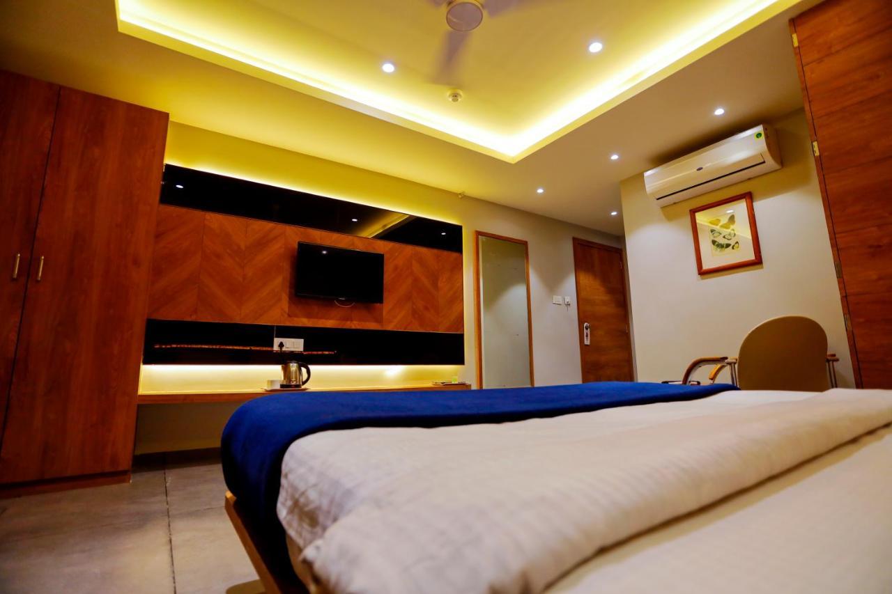 Hotel Om Somnāth Екстериор снимка