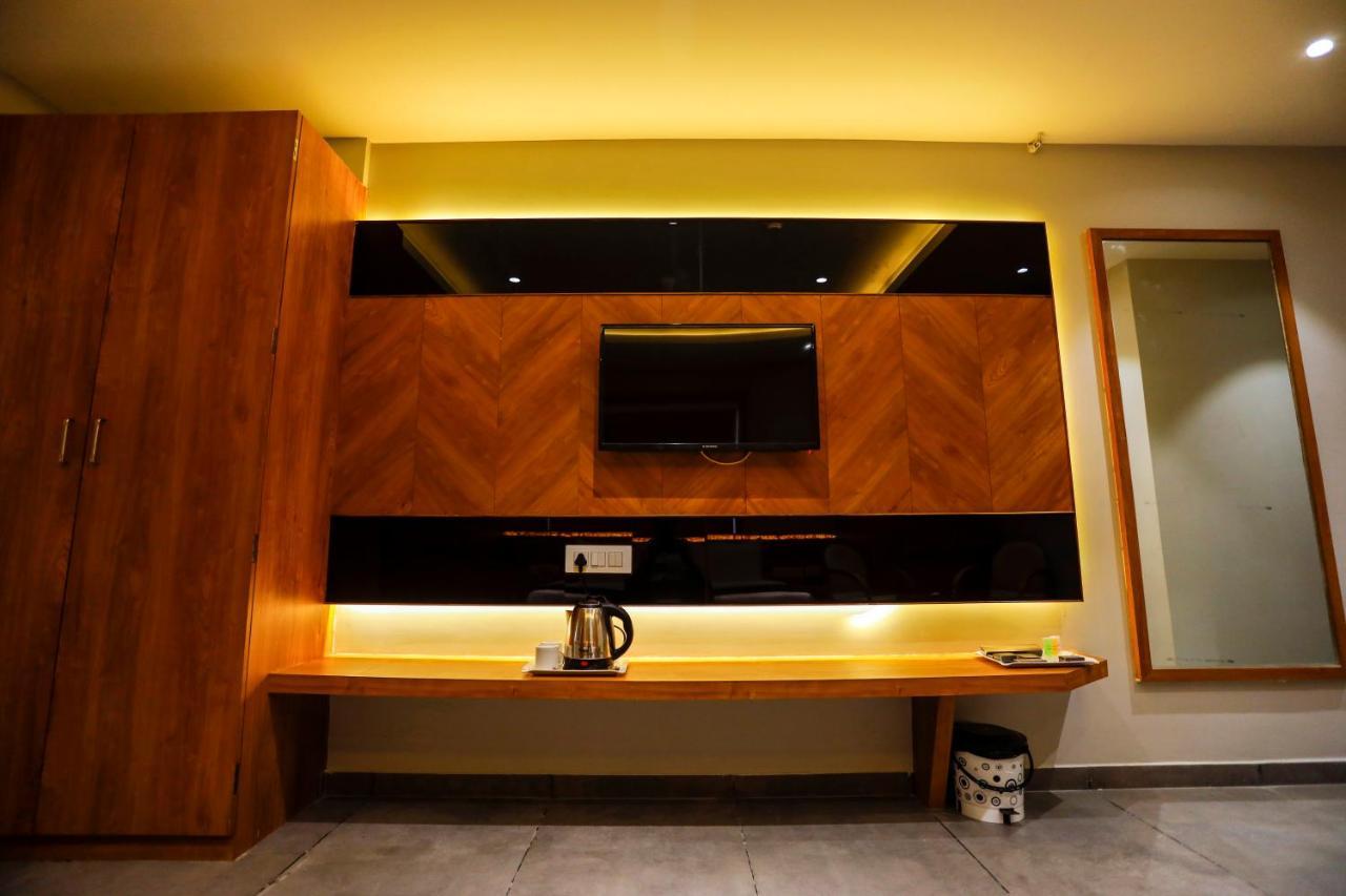 Hotel Om Somnāth Екстериор снимка