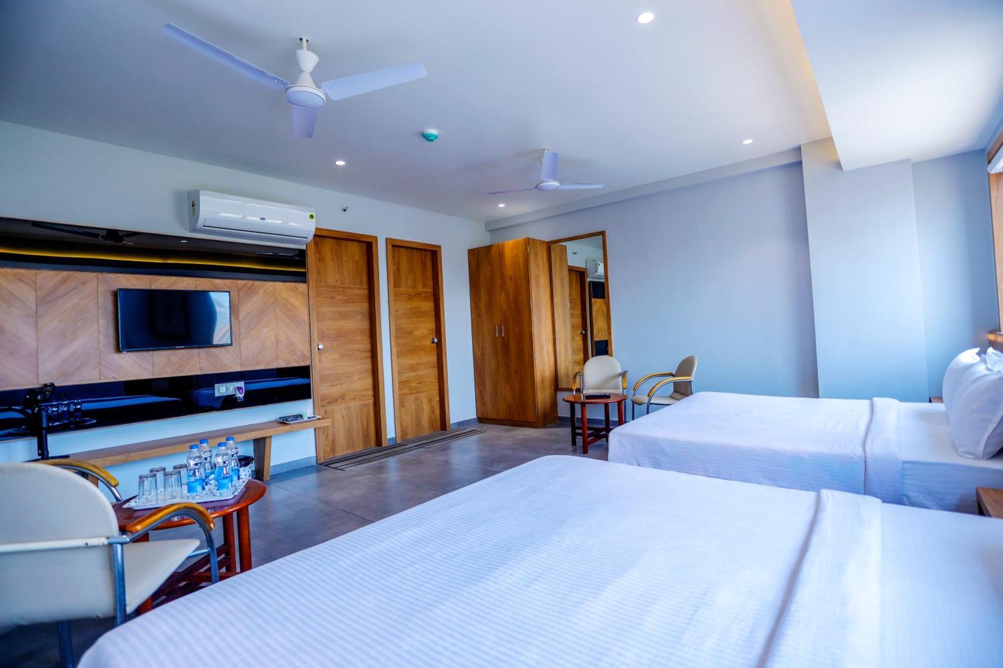 Hotel Om Somnāth Екстериор снимка