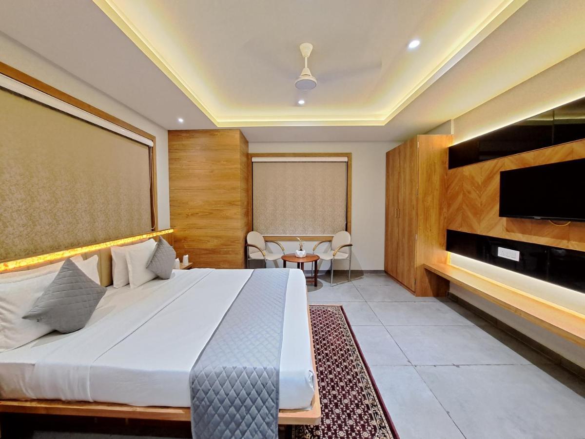 Hotel Om Somnāth Екстериор снимка