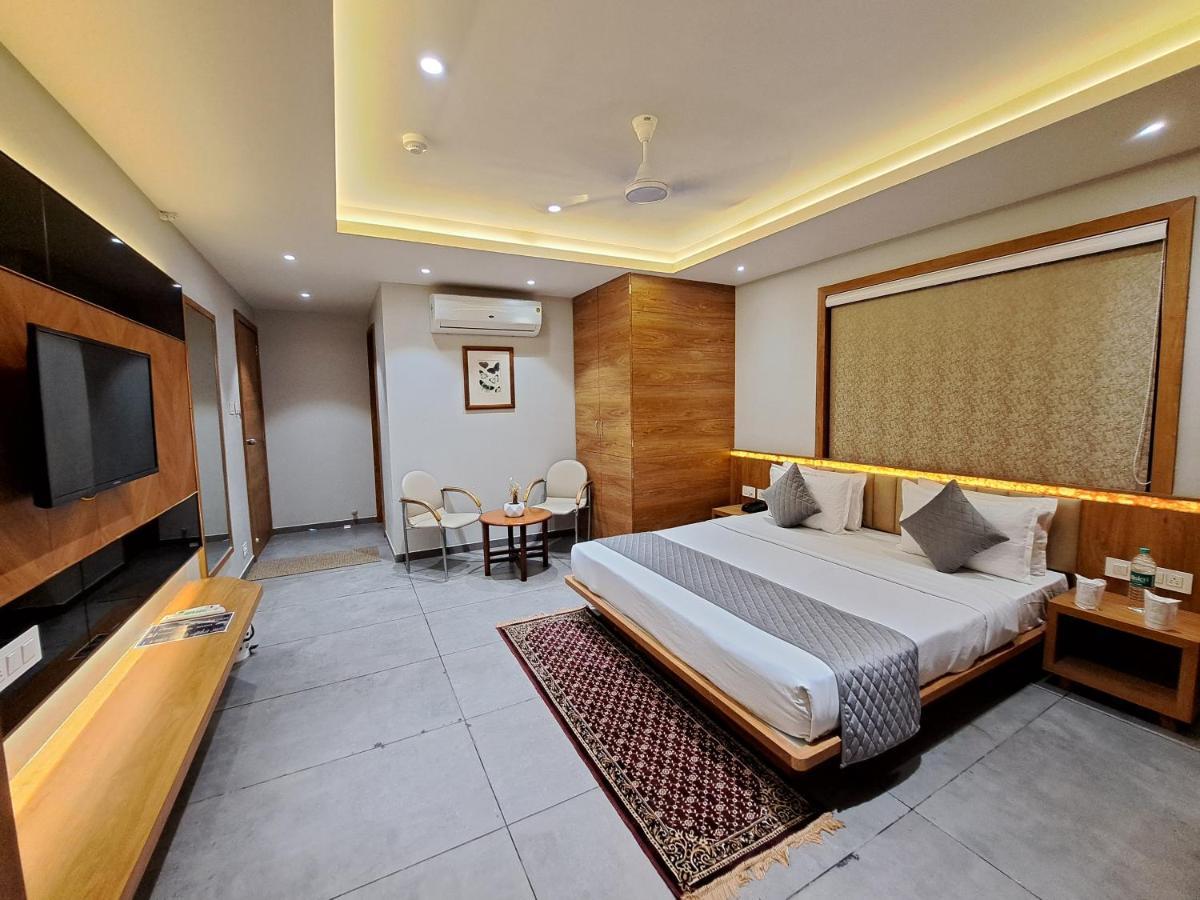 Hotel Om Somnāth Екстериор снимка