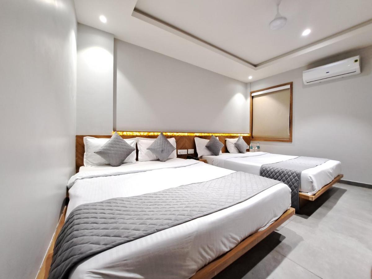 Hotel Om Somnāth Екстериор снимка