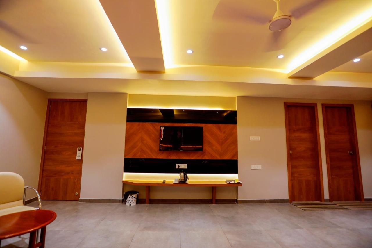 Hotel Om Somnāth Екстериор снимка