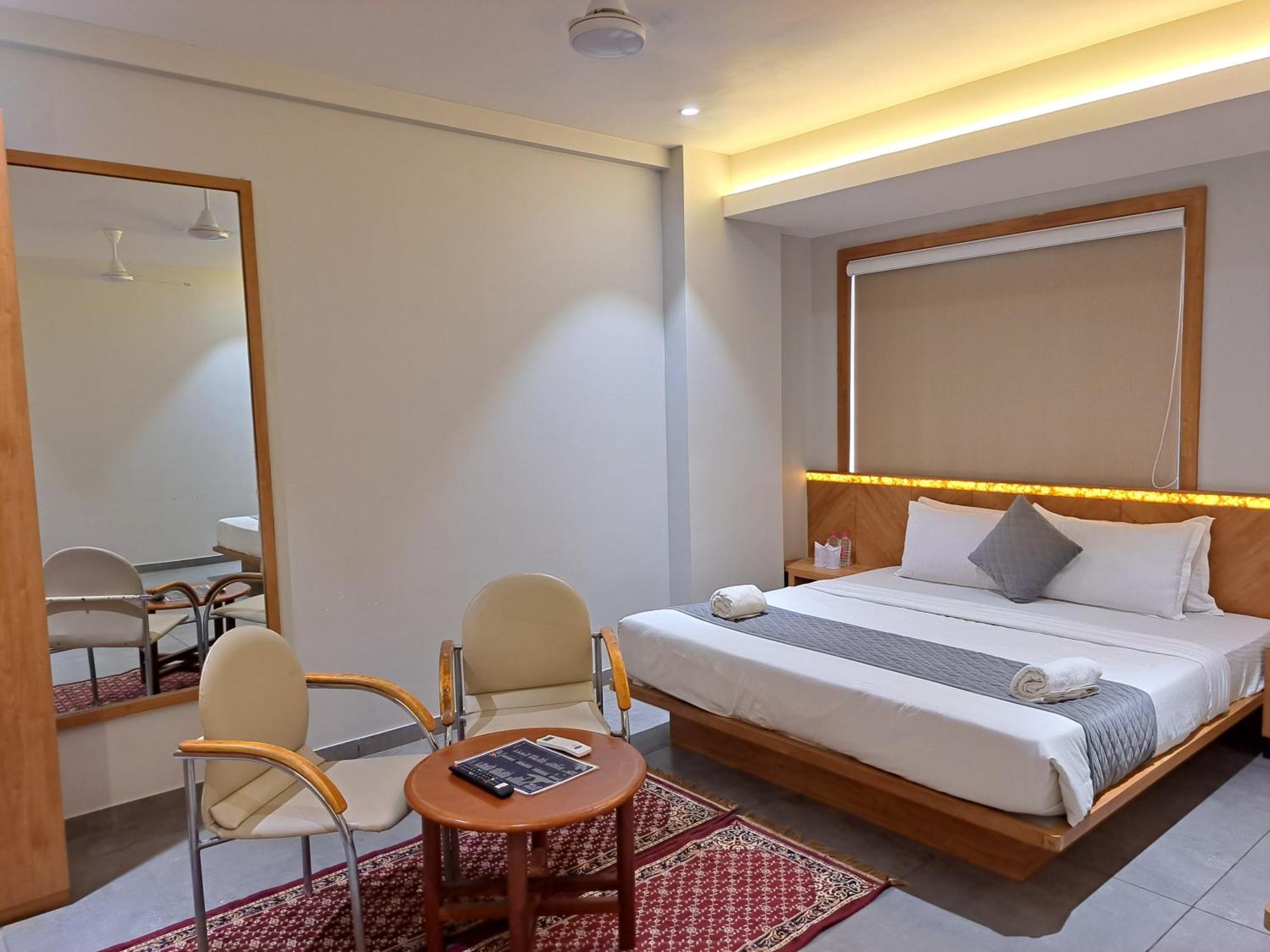 Hotel Om Somnāth Стая снимка
